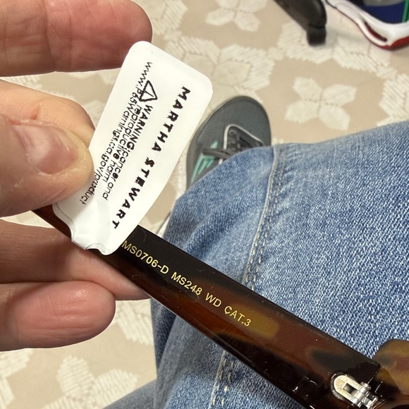 Martha Stewart Brown Tortoise Sunglasses with case - Picture 6 of 8